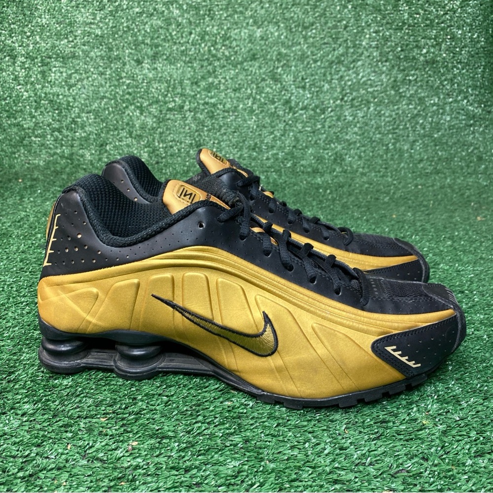 Nike Shox R4‎ Metallic Gold Black Shoes 104265-702 Men's Size 10